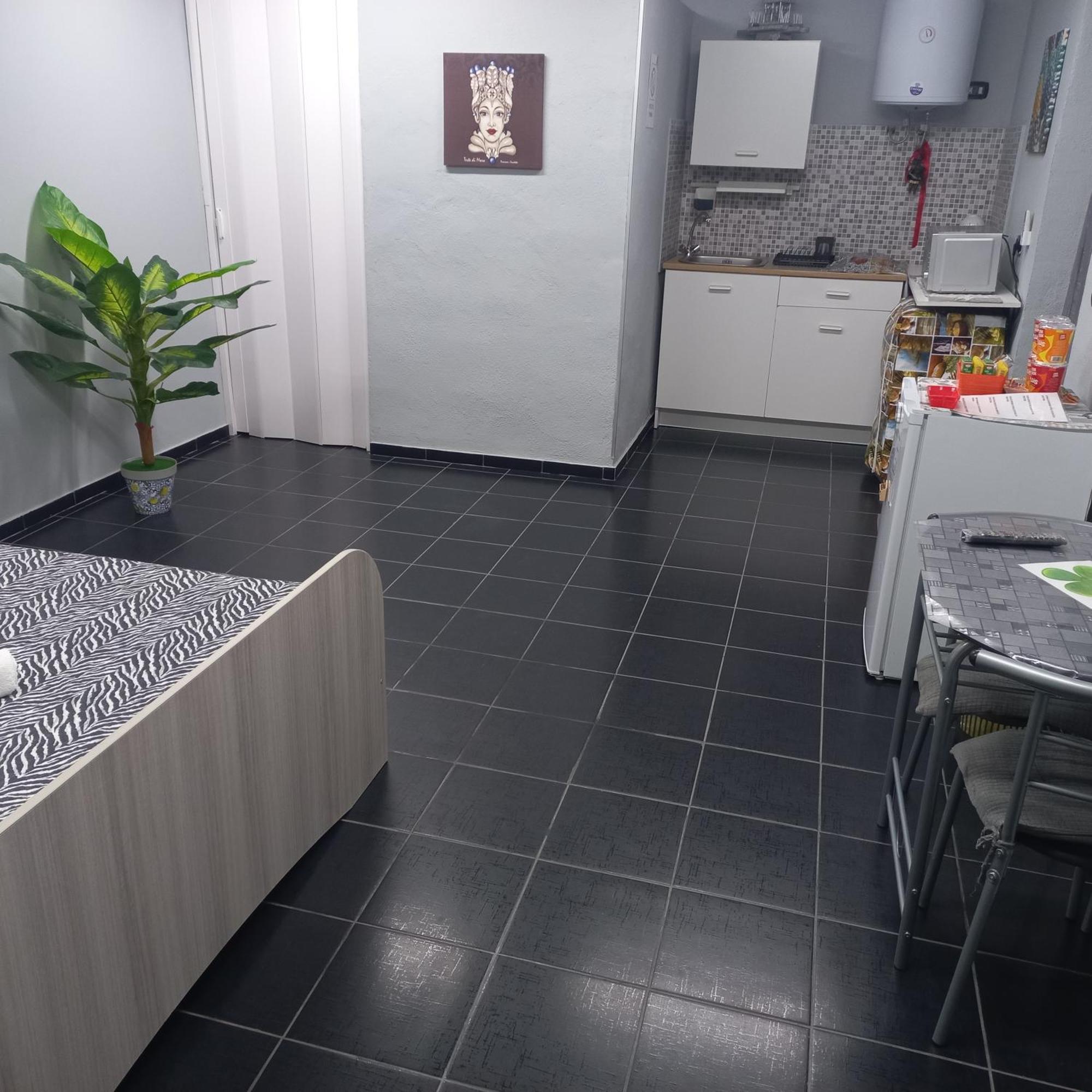 House Il Quadrifoglio Airport Fontanarossa Bed and Breakfast Catania Exteriör bild