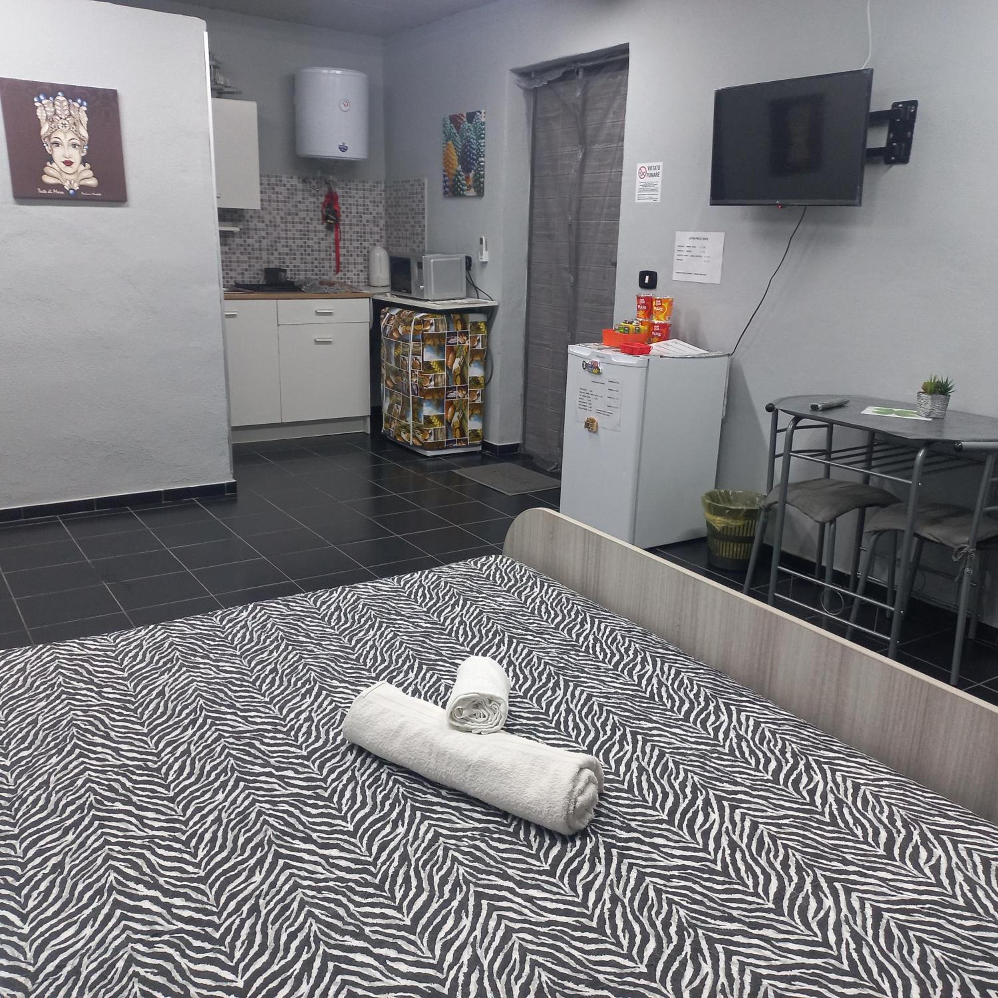 House Il Quadrifoglio Airport Fontanarossa Bed and Breakfast Catania Exteriör bild