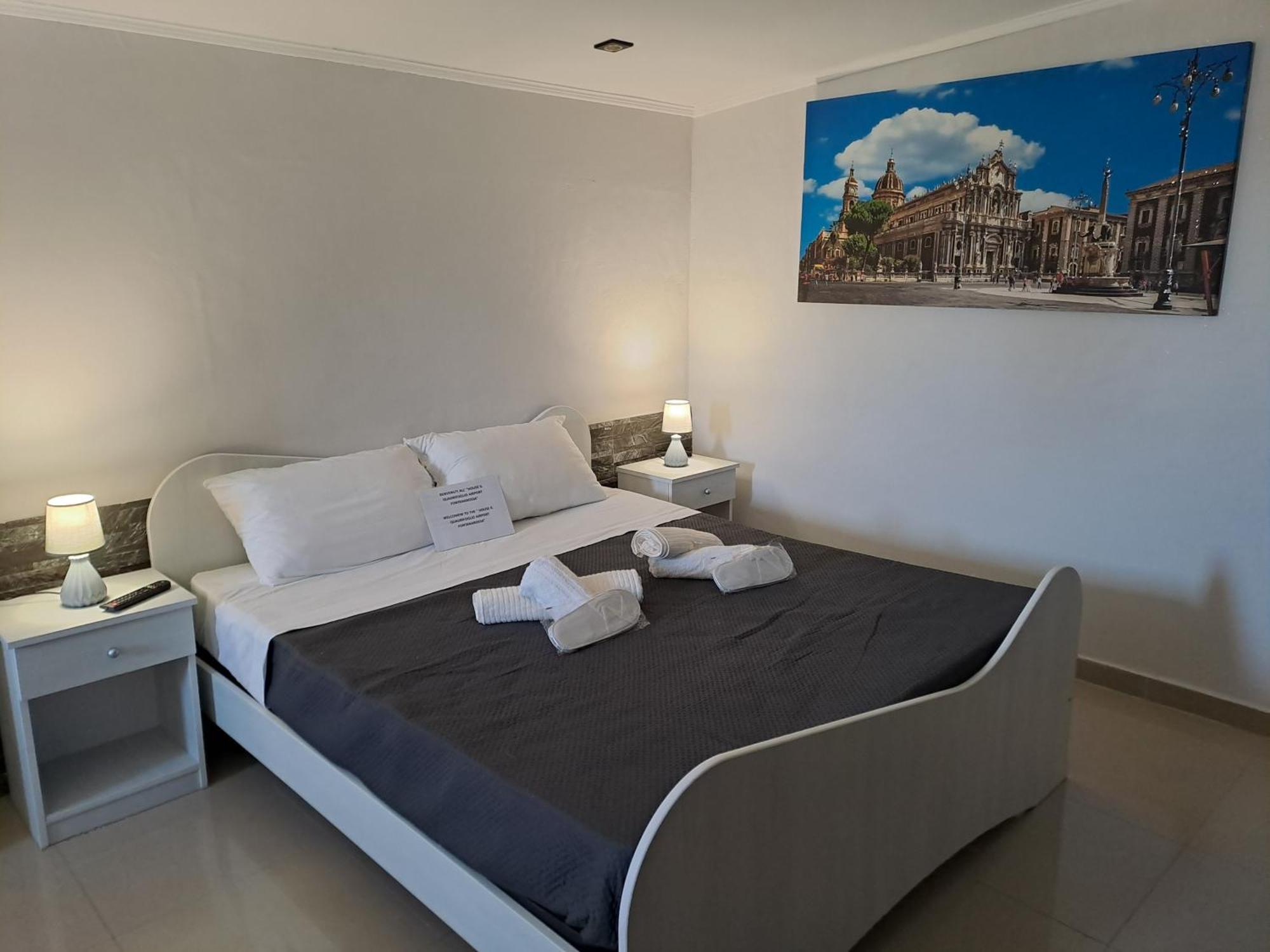 House Il Quadrifoglio Airport Fontanarossa Bed and Breakfast Catania Exteriör bild